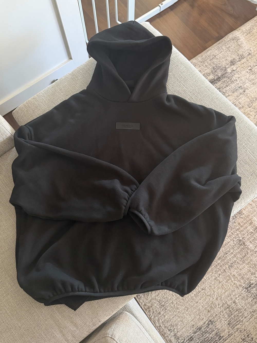 ESSENTIAL - Fear of God Black Crewneck Hoodie